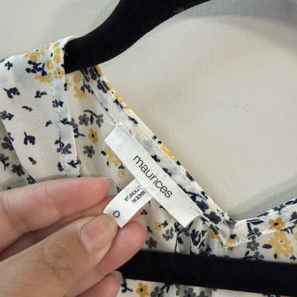 Maurices Ivory Yellow Floral Sleeveless Blouse Size 0 - Picture 4 of 4